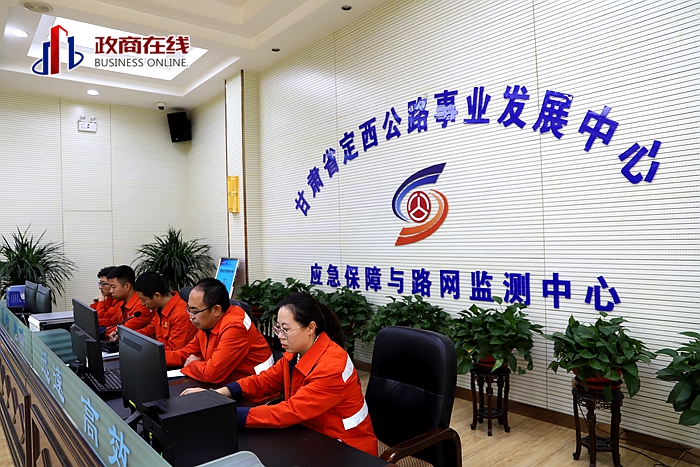 路网监测人员加强道路路况监测_副本