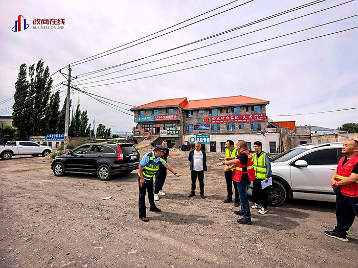 伊宁执法大队与辖区乡镇场、养护单位召开现场会议_副本 伊宁执法大队与辖区乡镇场、养护单位召开现场会议_副本