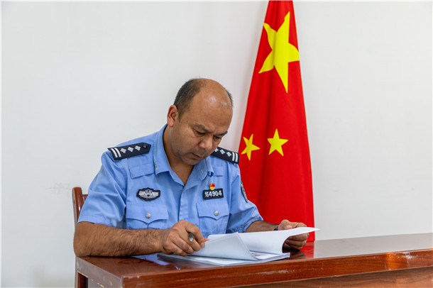 阿力木江·米吉提：十七载如一日，扎根基层解民忧 (2)