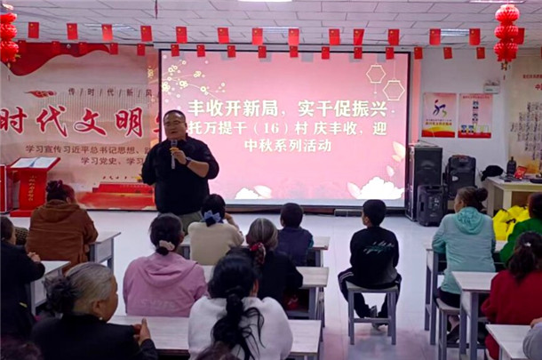 苏盖提乡托万提干村开展庆丰收、迎中秋系列文体惠民活动。 苏盖提乡托万提干村开展庆丰收、迎中秋系列文体惠民活动。