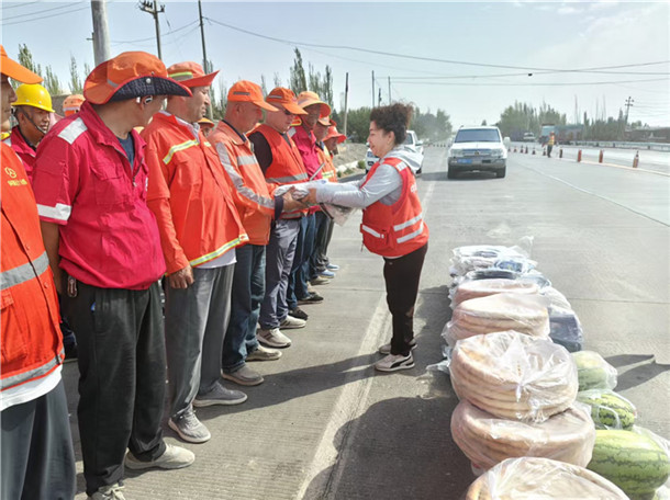慰问组在阿图什公路事业发展中心走访慰问