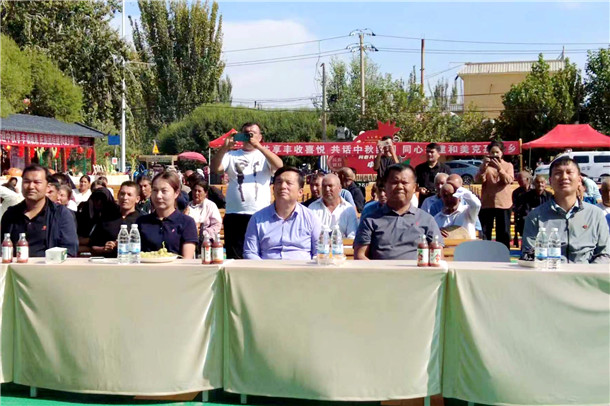 克孜勒乡开展“共享丰收喜悦,共话中秋团圆,同心共建和美克孜勒乡”丰收节主题活动。 克孜勒乡开展“共享丰收喜悦,共话中秋团圆,同心共建和美克孜勒乡”丰收节主题活动。