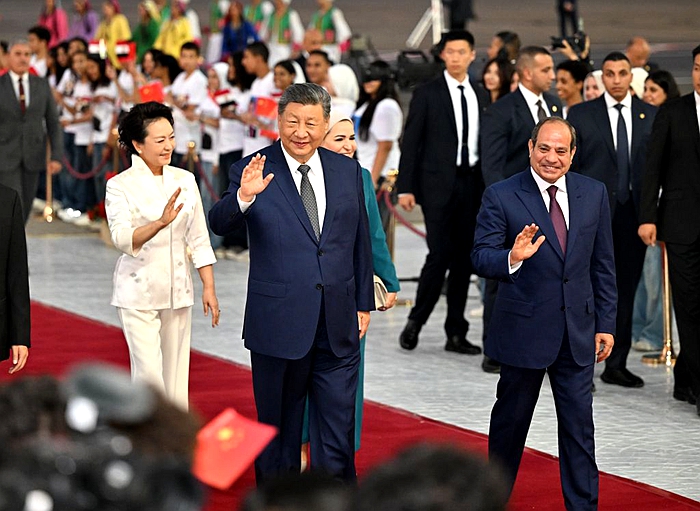 习近平抵达开罗对埃及进行国事访问